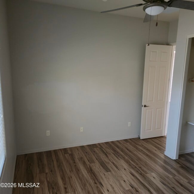Building Photo - 9927 E Karst Pl