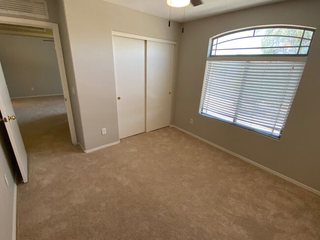 Building Photo - 4 Bedroom, 3 bath, two story with loft in ...