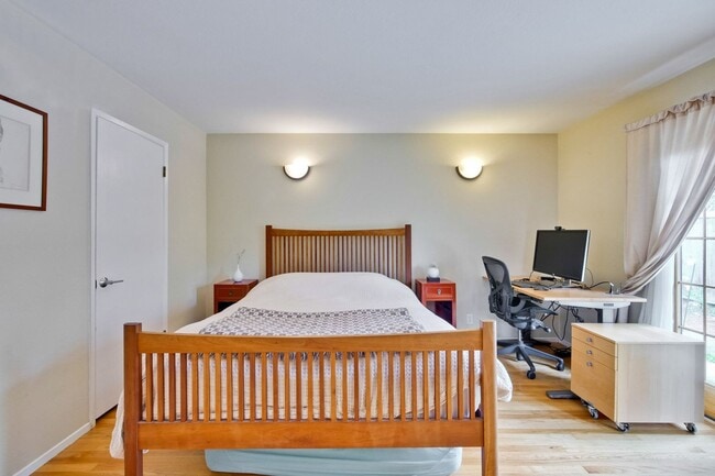 Building Photo - Amazing Midtown Home on a Quiet Cul-de-sac.