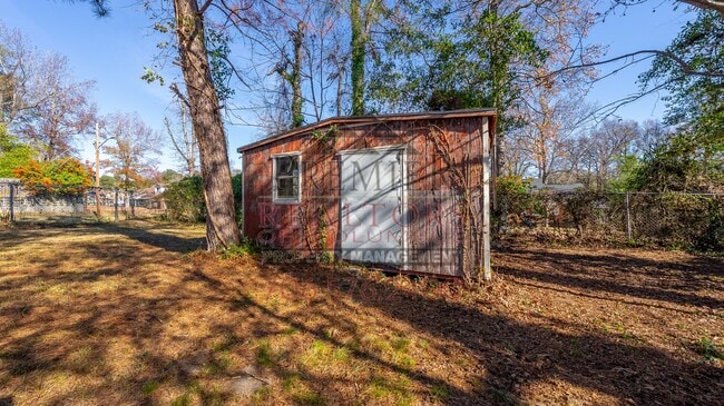 Building Photo - 386 Victoria Dr