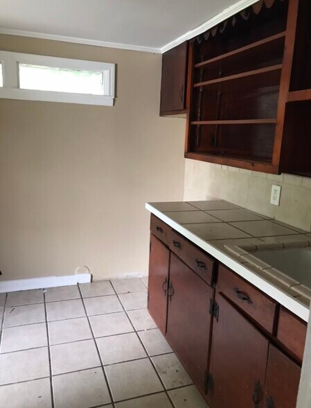 Building Photo - 447 Atkinson St