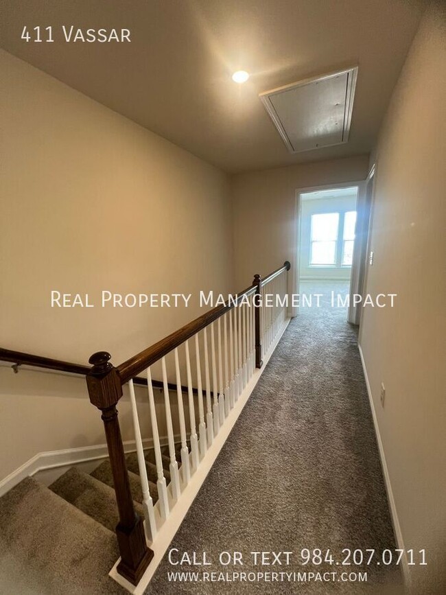 Building Photo - 411 Vassar-