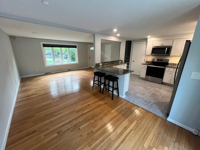Building Photo - Single Family, Raised Ranch With Many Upda...