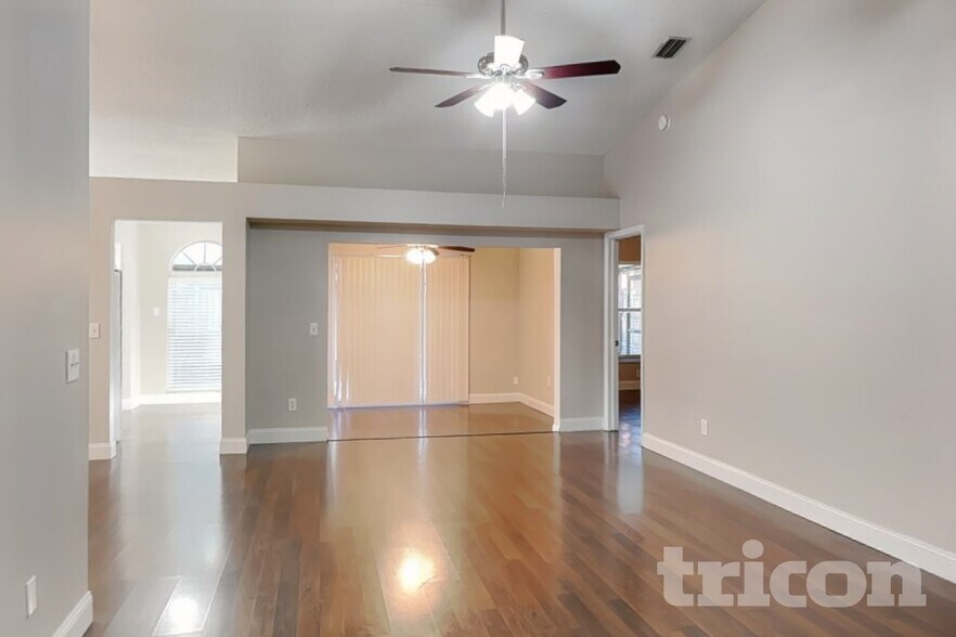 Building Photo - 1115 Hardwood Dr
