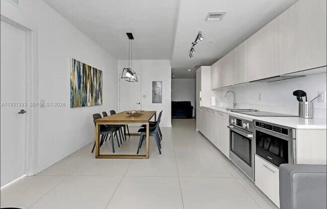 Building Photo - 501 NE 31st St