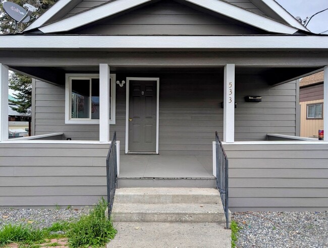 Building Photo - 533 Methow St
