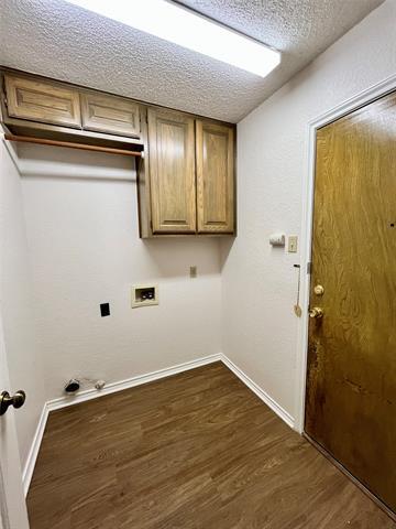 Building Photo - 6105 Paradise Dr