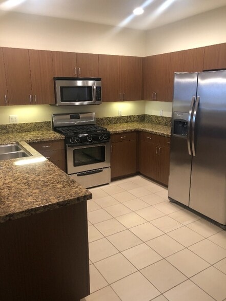 Building Photo - 844 Fedora St