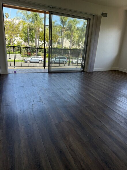 Building Photo - 1339 N Hobart Blvd