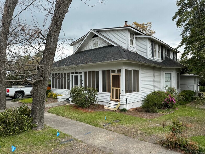 Primary Photo - 215 Bethel St