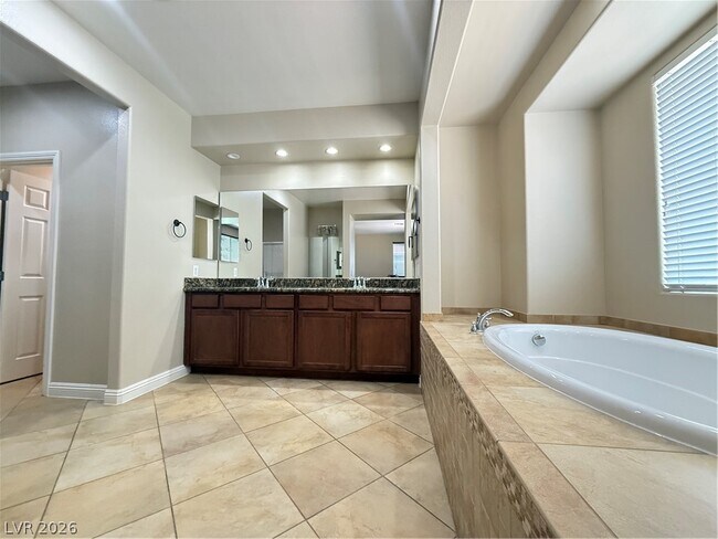 Building Photo - 116 Augusta Course Ave