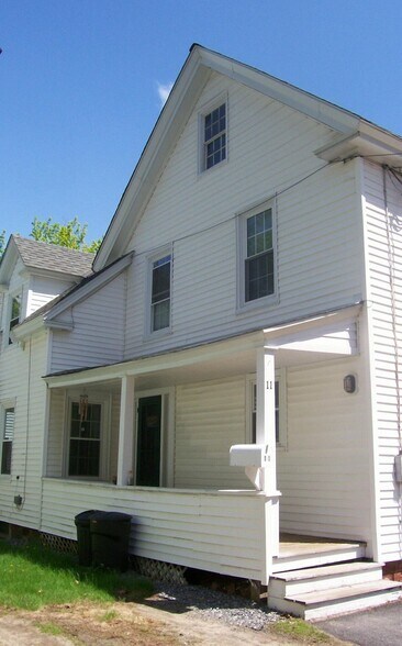 Building Photo - 11 Maple St