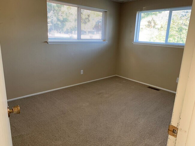 Building Photo - 54- 12th, Poplar