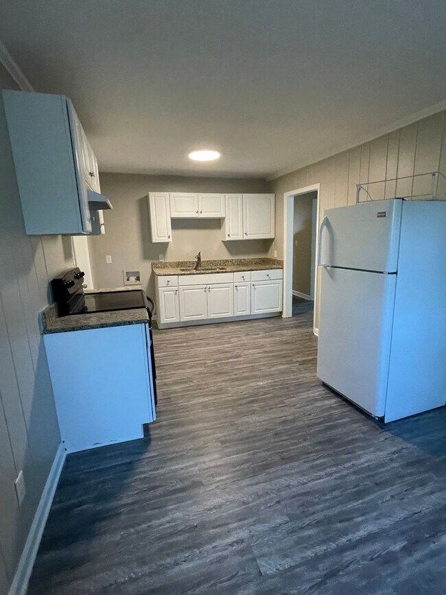 Building Photo - 4205 Oak Forest Dr