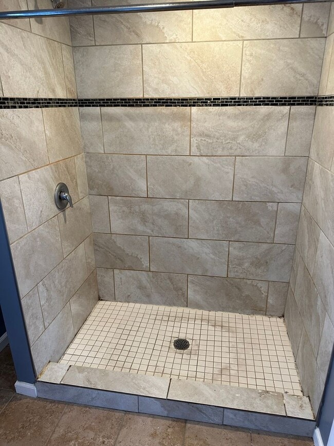 Building Photo - 1807 Jane St