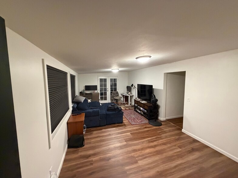 Building Photo - 4272 Harbinson Ave