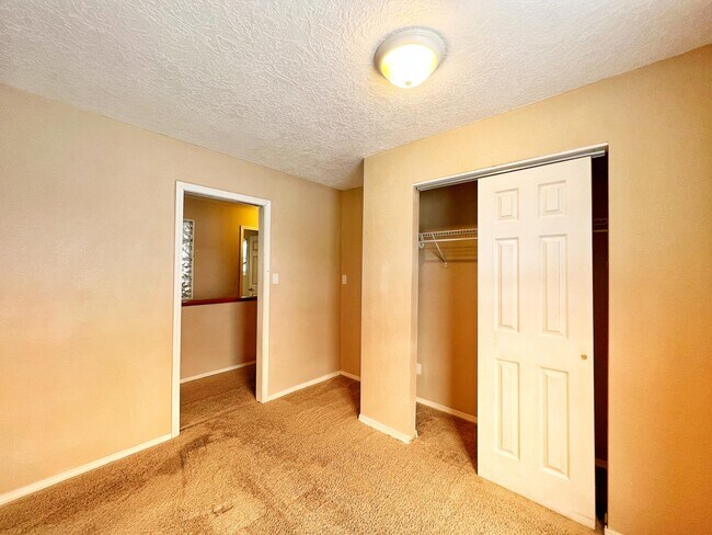 Building Photo - 6612 Piedra Quemada Rd NW