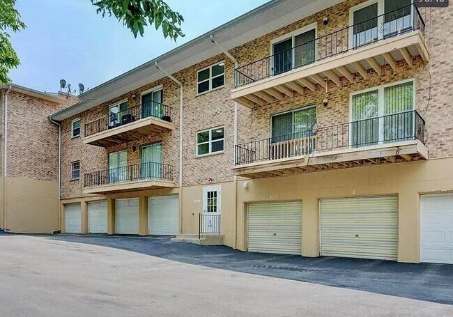 Building Photo - 10395 Forest Brook Ln