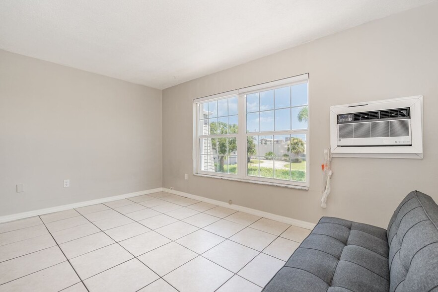 Building Photo - 390 W Cocoa Beach Causeway