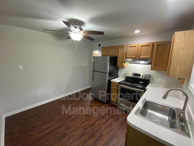 Building Photo - 1012 Julian Dr