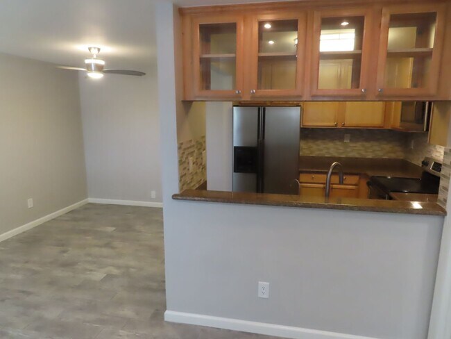 Building Photo - Immaculate one bedroom condo in Mira Mesa / Scripps Ranch Area