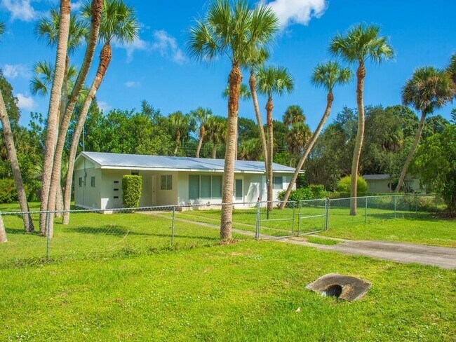 Building Photo - 7502 Pacific Ave