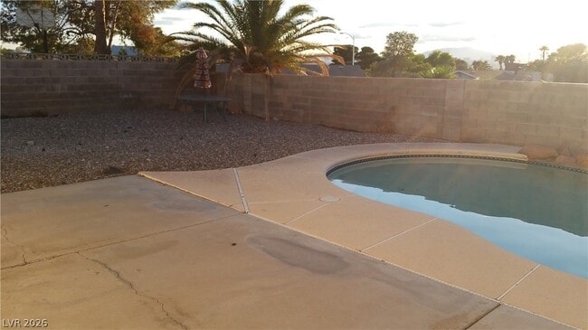 Building Photo - 1745 Mt Hood St