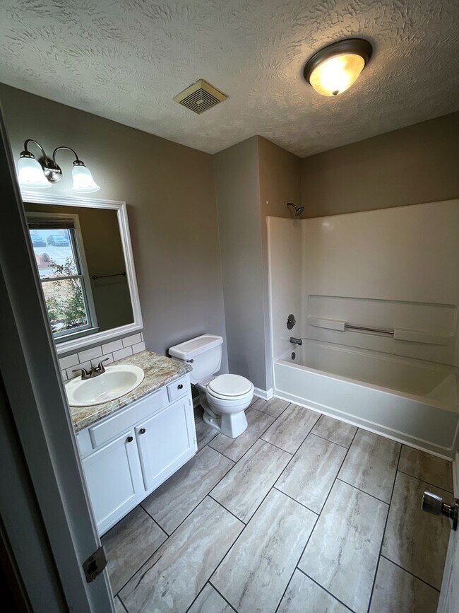 Building Photo - Updated 4 Bedroom / 3 Bathroom with In-Law...