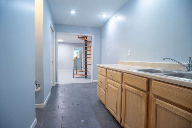 Building Photo - "Spacious 4-Bedroom Home in Fayetteville w...