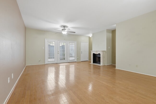 Building Photo - 506 Wilcrest Dr