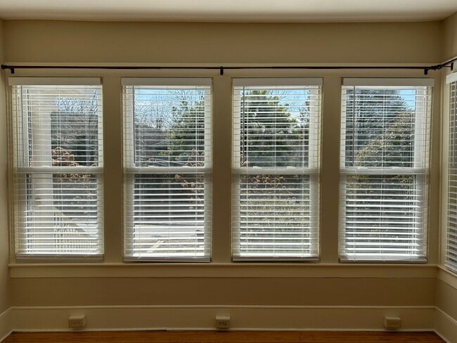 Building Photo - Central AVL - Beautifully Restored and Updated Apartment