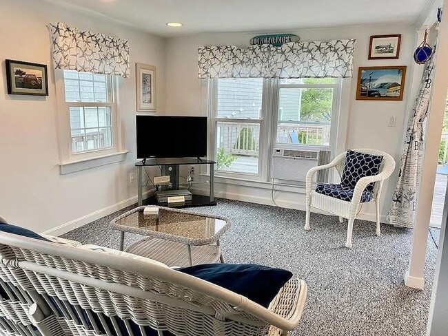 Building Photo - 34 Ellery Ave