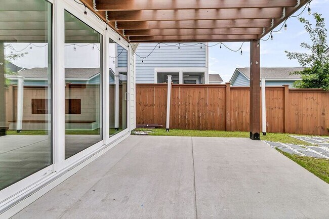 Building Photo - 396 Ripple Park Dr