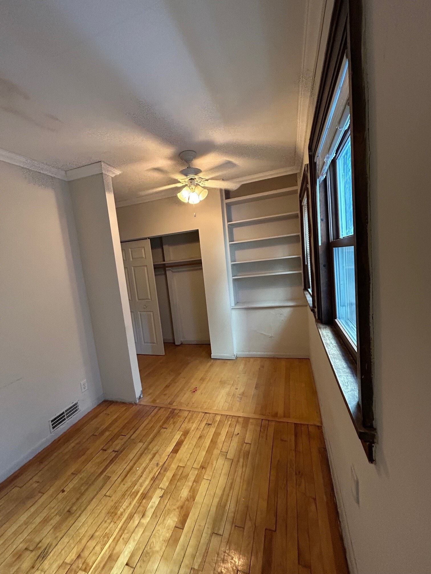 Building Photo - 450 W Washington Ave