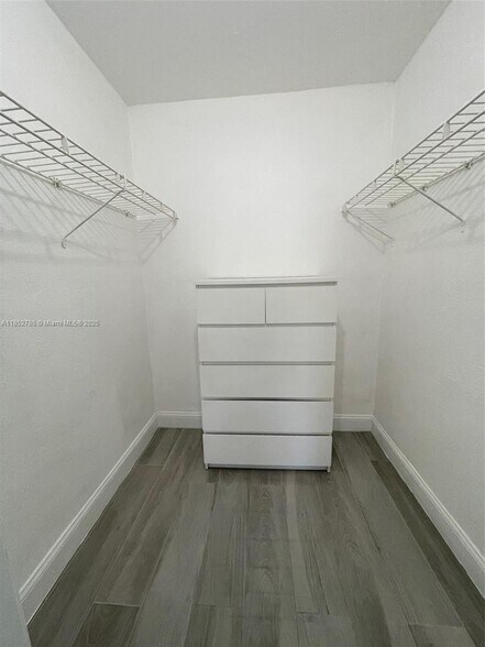 Building Photo - 9143 SW 77th Ave