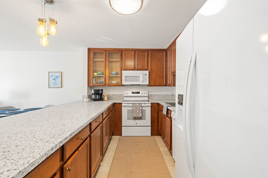 Building Photo - 3030 Suncrest Dr