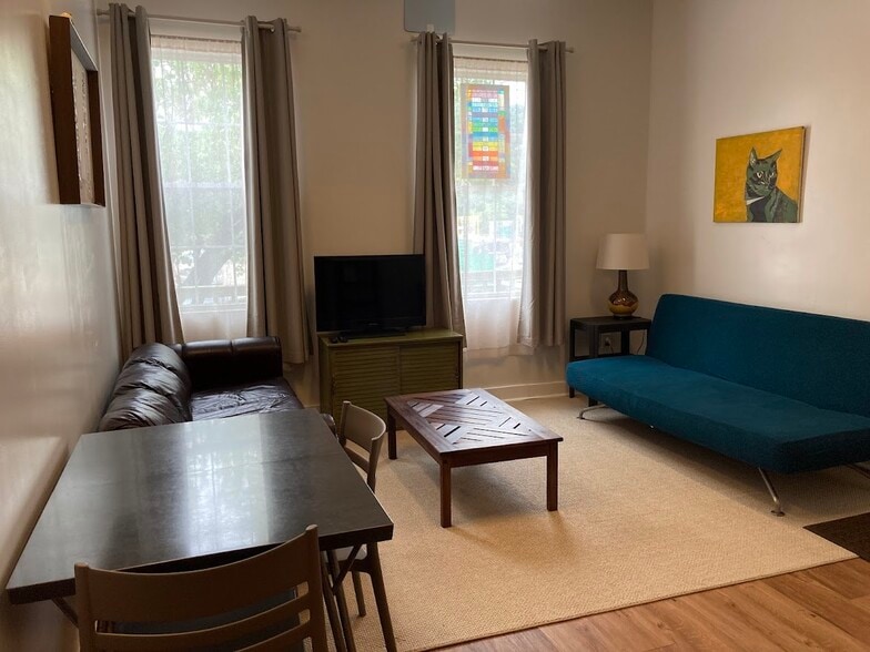 Building Photo - 1910 Donner St