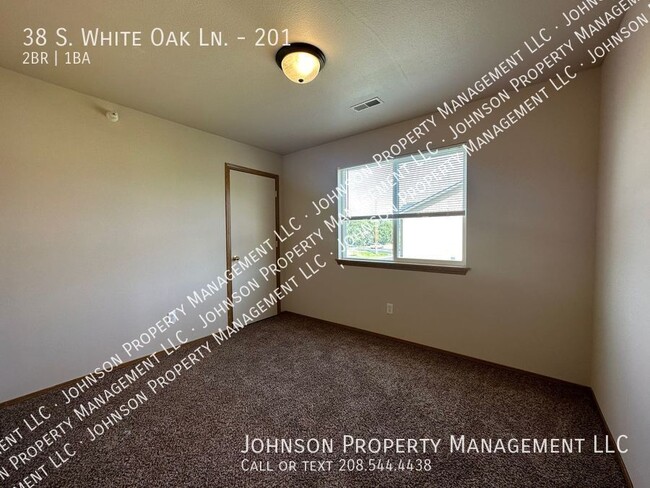 Building Photo - 38 S White Oak Ln