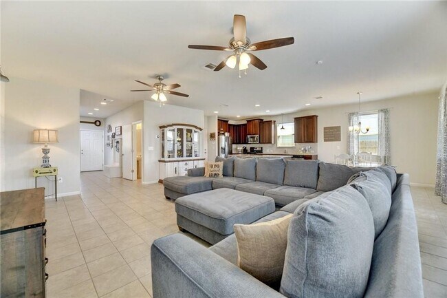 Building Photo - Modern Luxury Awaits in Buda – Stylish 4/B...