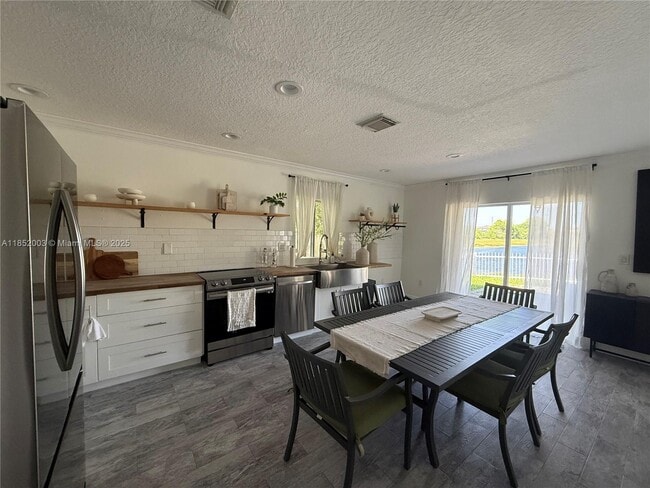 Building Photo - 4041 SW 148th Pl