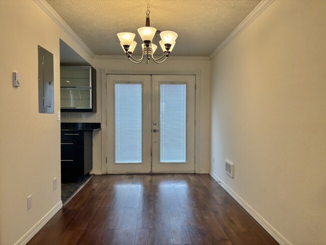 Building Photo - 2111 N Houk Rd