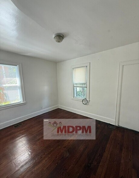 Building Photo - 3338 Tyler St