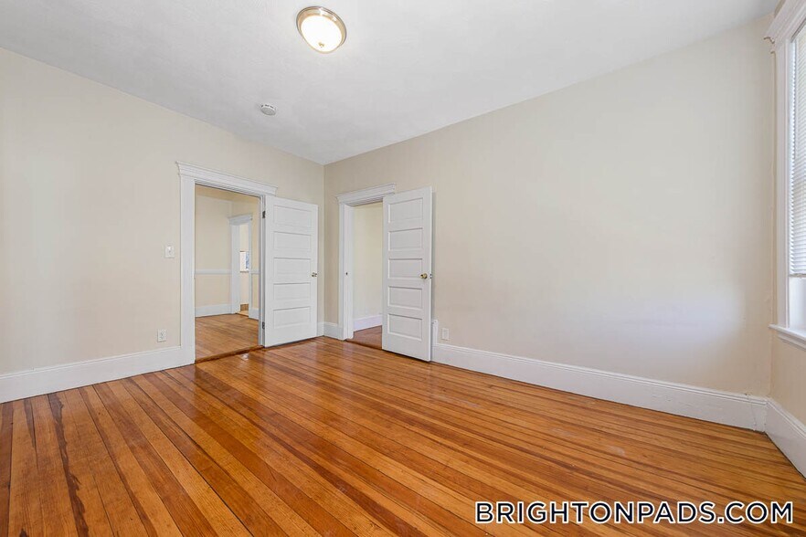 Building Photo - 44 Brackett St