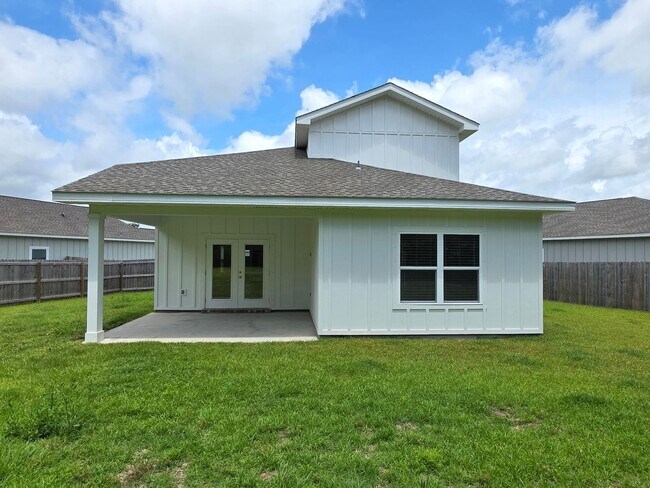 Building Photo - Spacious 2 Story Home - Saddle Ridge