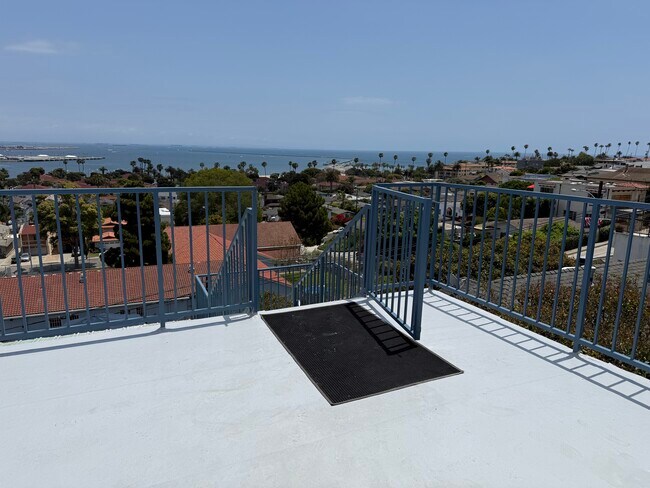 Huge private deck with Views - 3325 S Carolina St