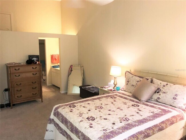 Building Photo - 6028 Oak Creek Ln