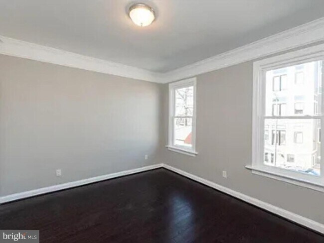 Building Photo - 465 Luray Pl NW