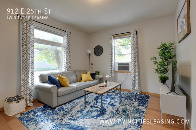 Primary Photo - Updated 3 bed, 1 bath Apartment - With on-...