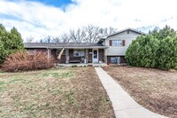 Building Photo - 1100 Skyline Dr