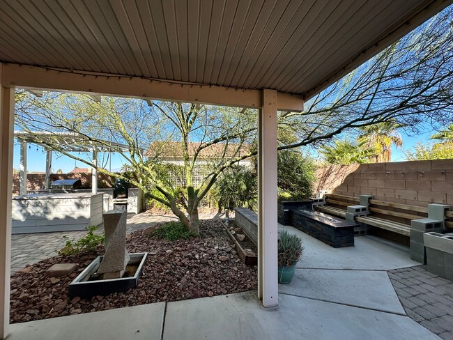 Building Photo - Furnished Beauty in Henderson